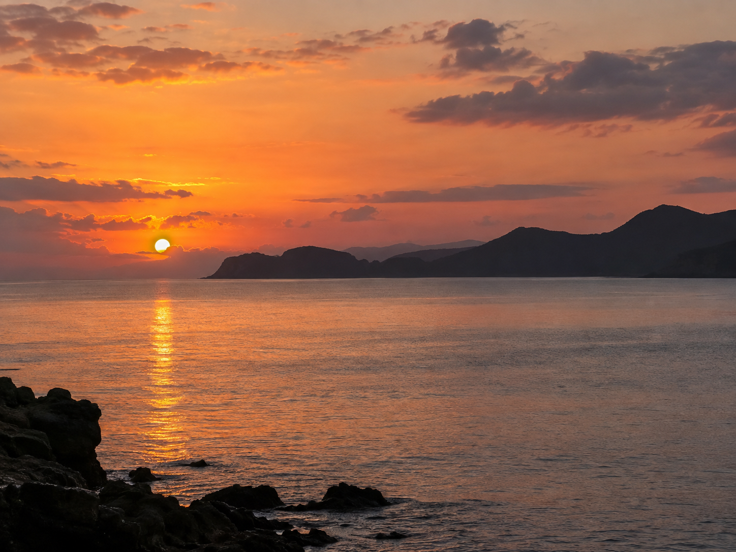 沖縄の海と夕景を捉えたエンディング用イメージ